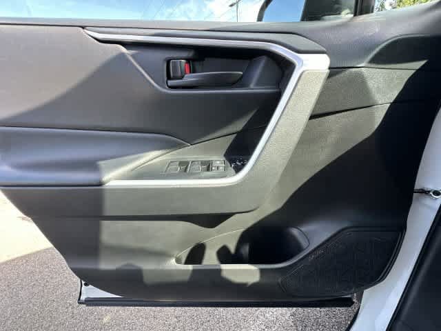 Used 2023 Toyota RAV4 LE AWD/4WD image 16