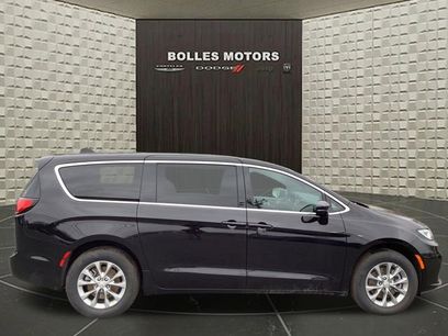 New 2026 Chrysler Pacifica Select