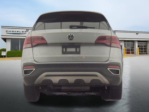 Used 2024 Volkswagen Taos SE image 8