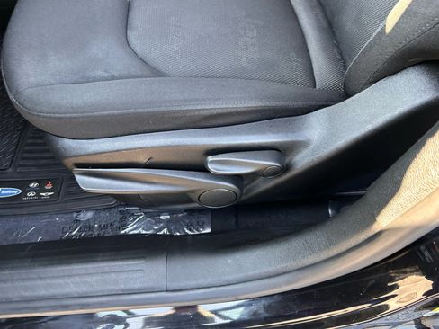 Used 2017 Jeep Renegade Latitude FWD image 11