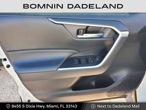 Used 2022 Toyota RAV4 SE image 14