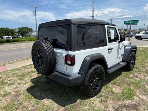 Used 2018 Jeep Wrangler Sport AWD/4WD image 7