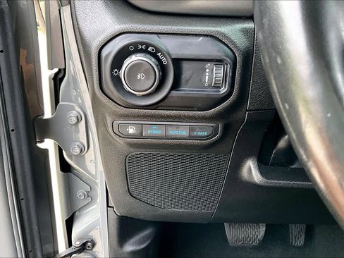 Used 2023 Jeep Wrangler Unlimited w/ Sun & Screen Package AWD/4WD image 33