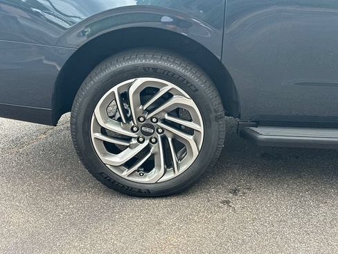 New 2026 Lincoln Navigator L Premier AWD/4WD image 19