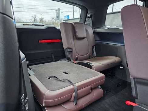 Used 2025 Volkswagen ID. Buzz Pro S image 16