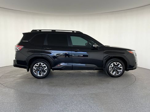 Certified 2025 Subaru Forester Premium w/ Convenience Package #2 AWD/4WD image 2