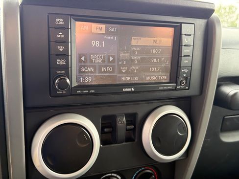 Used 2009 Jeep Wrangler Sahara w/ Dual Top Group AWD/4WD image 15