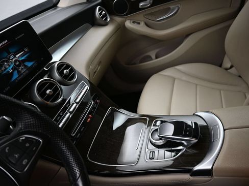 Used 2019 Mercedes-Benz GLC 300 4MATIC image 19