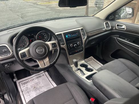 Used 2011 Jeep Grand Cherokee Laredo w/ Security & Convenience Group AWD/4WD image 24