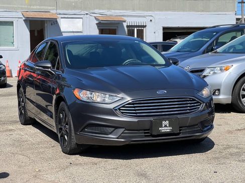 Used 2017 Ford Fusion SE image 1