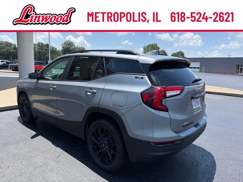 Used 2023 GMC Terrain SLE w/ Driver Convenience Package FWD image 3