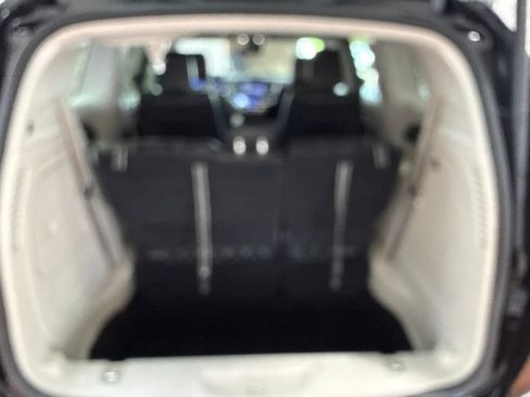 Used 2024 Chrysler Pacifica Limited FWD image 14