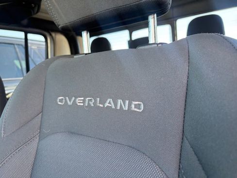 Used 2023 Jeep Gladiator Overland AWD/4WD image 13