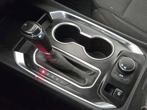 Used 2020 Chevrolet Traverse LT image 20