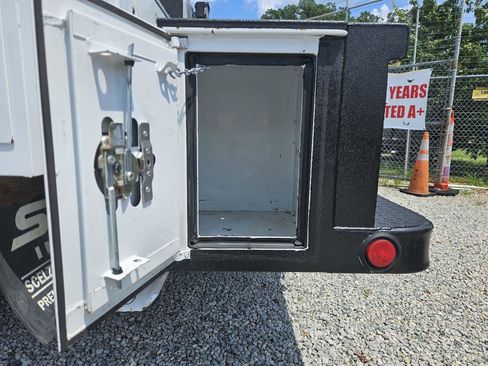 Used 2022 Ford F650 2WD Regular Cab Super Duty image 18
