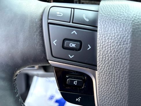 Used 2025 Toyota Camry image 19