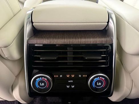 New 2025 Land Rover Range Rover Long Wheelbase SE image 22