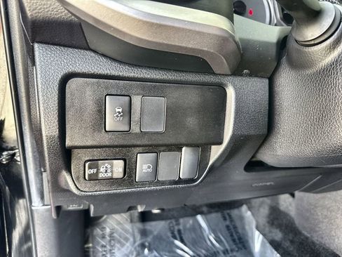 Used 2023 Toyota Tacoma SR5 AWD/4WD image 9