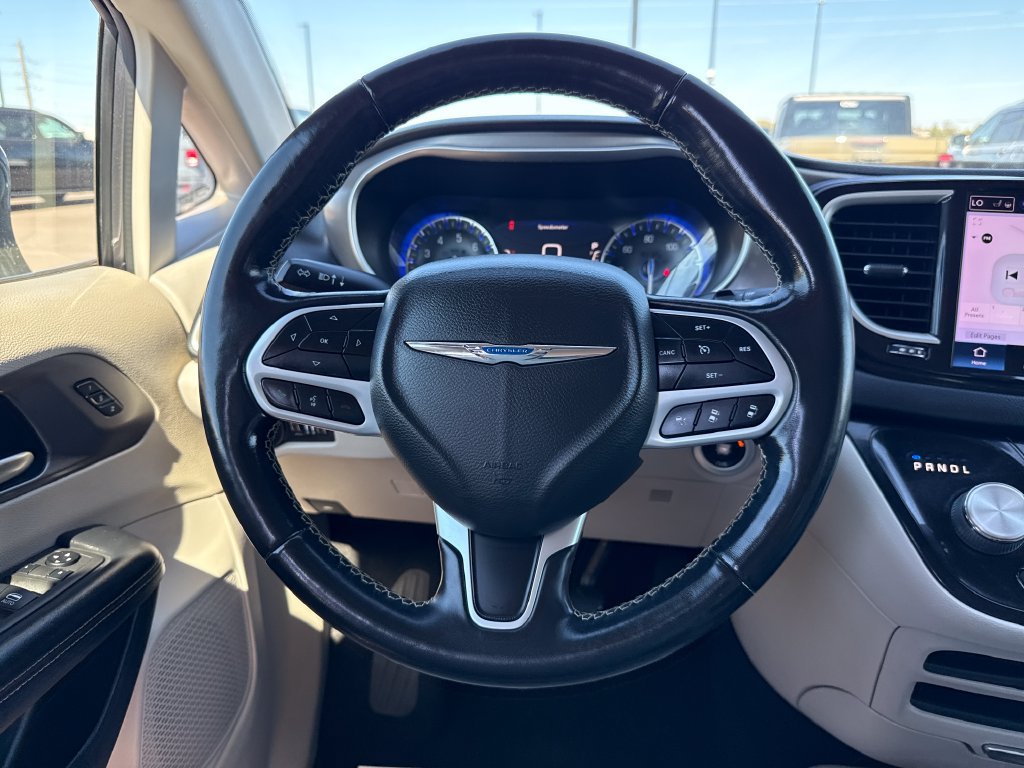 Used 2021 Chrysler Pacifica Touring-L FWD image 14