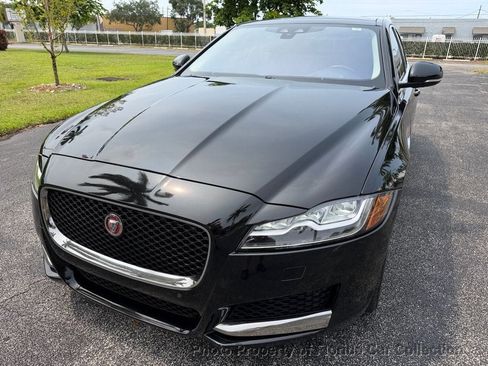 Used 2016 Jaguar XF Prestige RWD image 16