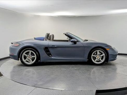 Used 2017 Porsche 718 Boxster image 8