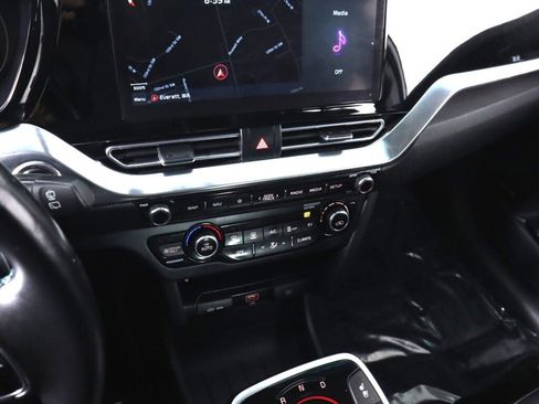 Used 2022 Kia Niro EX Premium w/ Cold Weather Package FWD image 16