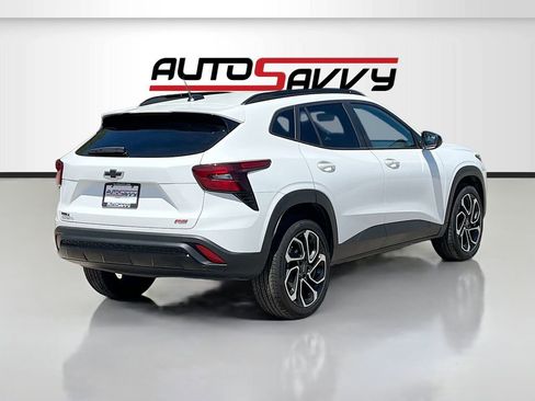 Used 2025 Chevrolet Trax RS w/ Sunroof Package FWD image 7