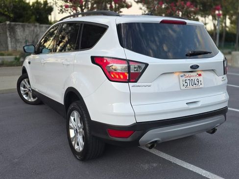 Used 2018 Ford Escape SE FWD image 38