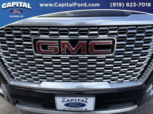Used 2021 GMC Yukon XL Denali w/ Denali Premium Package image 10