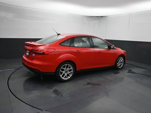 Used 2015 Ford Focus SE w/ Equipment Group 201A FWD image 11