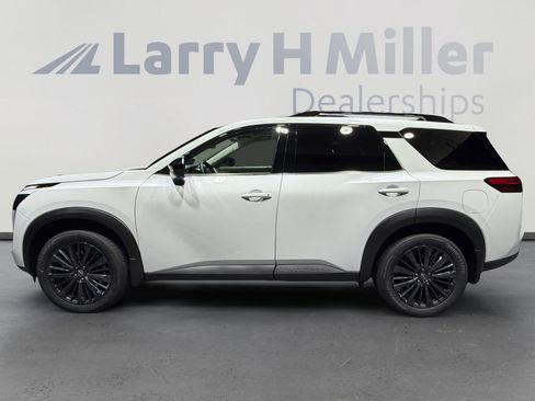 New 2026 Nissan Pathfinder SL w/ SL Premium Package (P04) FWD image 2