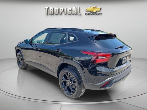 New 2026 Chevrolet Trax LT w/ Midnight Edition FWD image 3