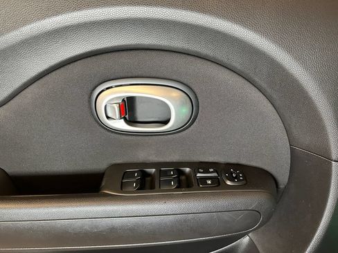 Used 2016 Kia Soul FWD image 18