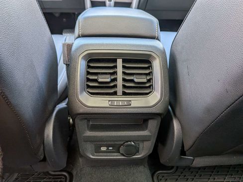 Used 2022 Volkswagen Tiguan SE w/ Panoramic Sunroof Package FWD image 13