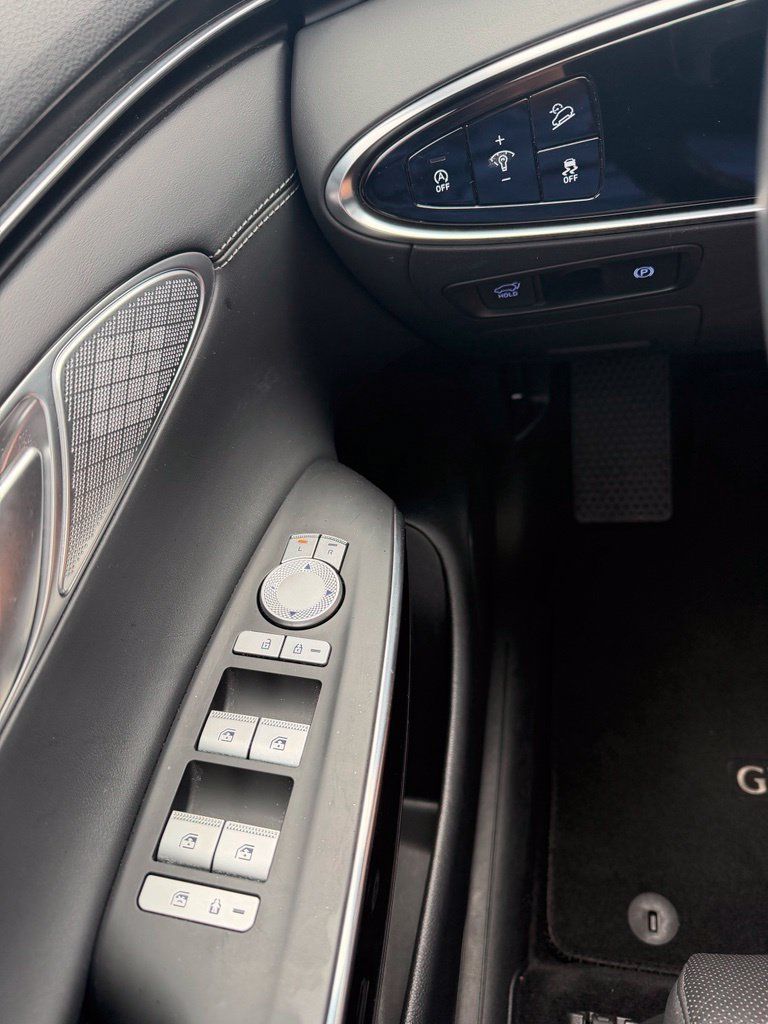 Used 2025 Genesis GV70 2.5T AWD/4WD image 24