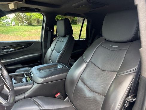 Used 2018 Cadillac Escalade Platinum AWD/4WD image 13