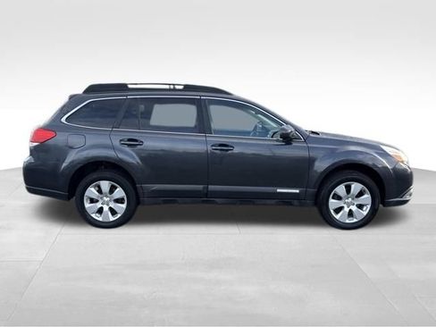 Used 2011 Subaru Outback 2.5i Premium image 9