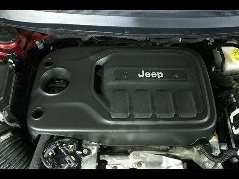 Used 2019 Jeep Cherokee Limited image 18