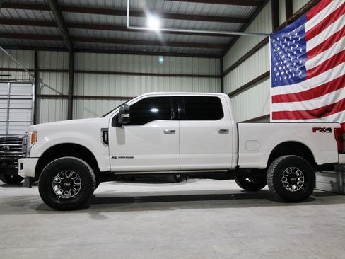 Used 2019 Ford F250 Platinum w/ Platinum Ultimate Package image 5