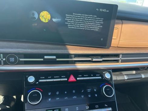 Used 2025 Hyundai Santa Fe Limited AWD/4WD image 12