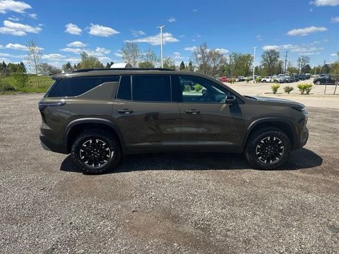 Used 2024 Chevrolet Traverse Z71 w/ Enhanced Driving Package AWD/4WD image 6