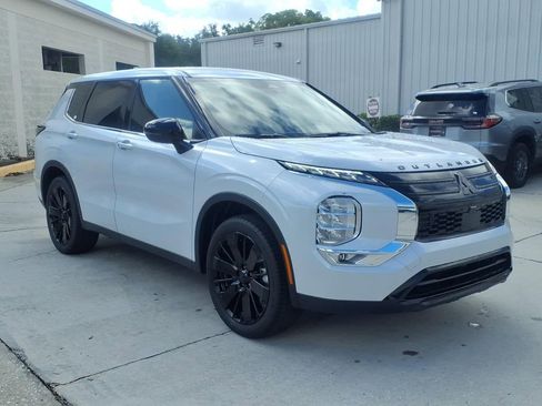 Used 2026 Mitsubishi Outlander LE FWD image 5