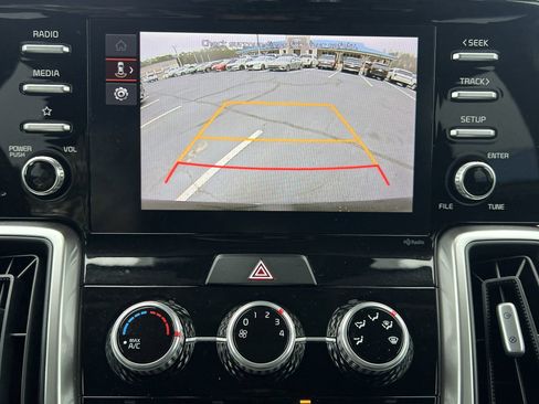 Used 2023 Kia Sorento LX image 6
