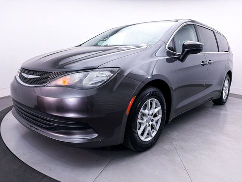 Used 2017 Chrysler Pacifica Touring FWD image 7