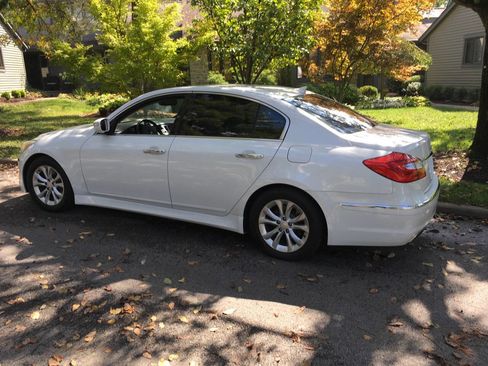 Used 2013 Hyundai Genesis 3.8 image 2