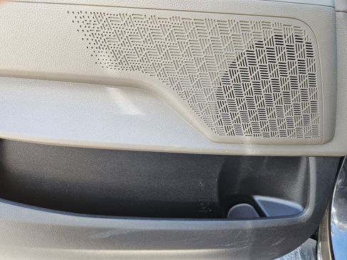 Used 2026 Kia Carnival FWD image 13