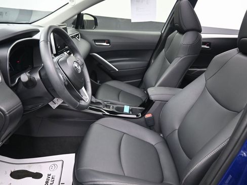 Used 2025 Toyota Corolla Cross XLE w/ Convenience Package image 22