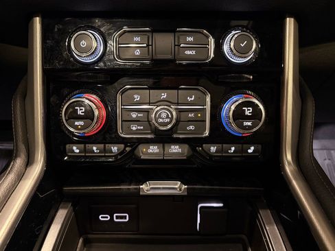 Used 2021 GMC Yukon Denali w/ Denali Premium Package image 27