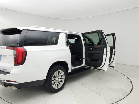 Certified 2025 GMC Yukon XL Denali AWD/4WD image 12