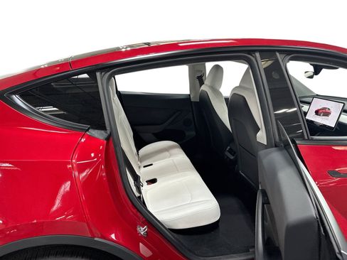 Certified 2023 Tesla Model Y Long Range AWD/4WD image 11